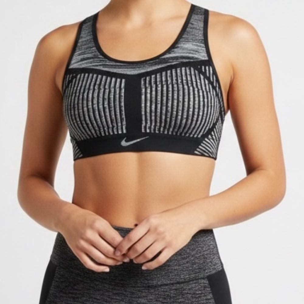 Nike Flyknit Women's Black and Gray Sports Bra size M like new